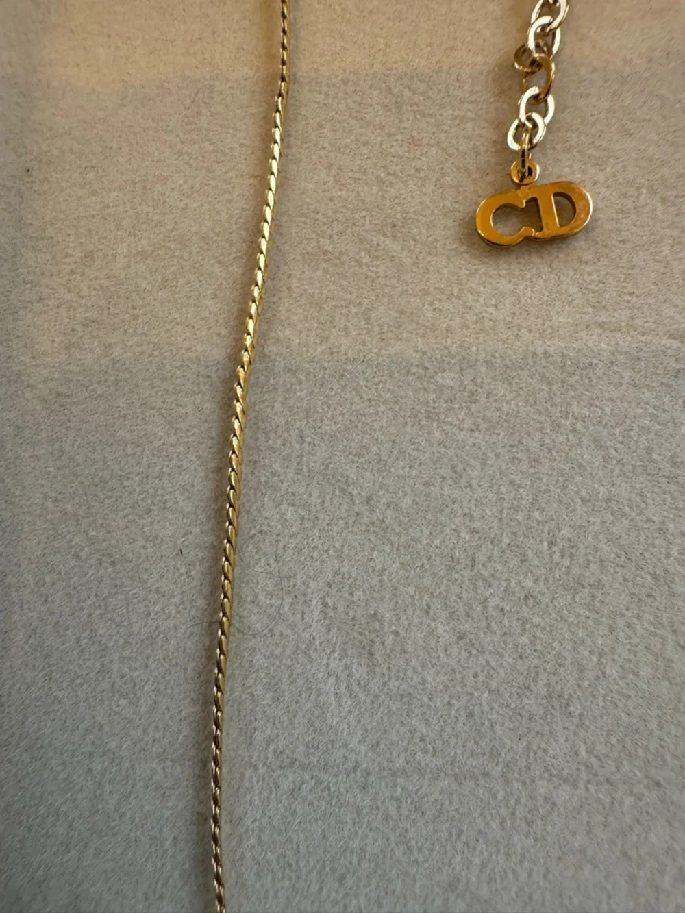 Vintage Christian Dior Gold V-Detail Crystal Necklace - Women Jewelry - Picture 4 of 6
